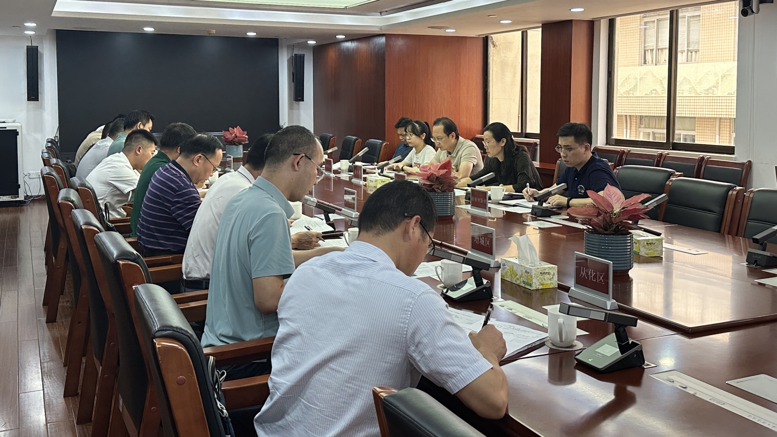 市工信局召開促進小微工業企業上規模發展工作專題會議